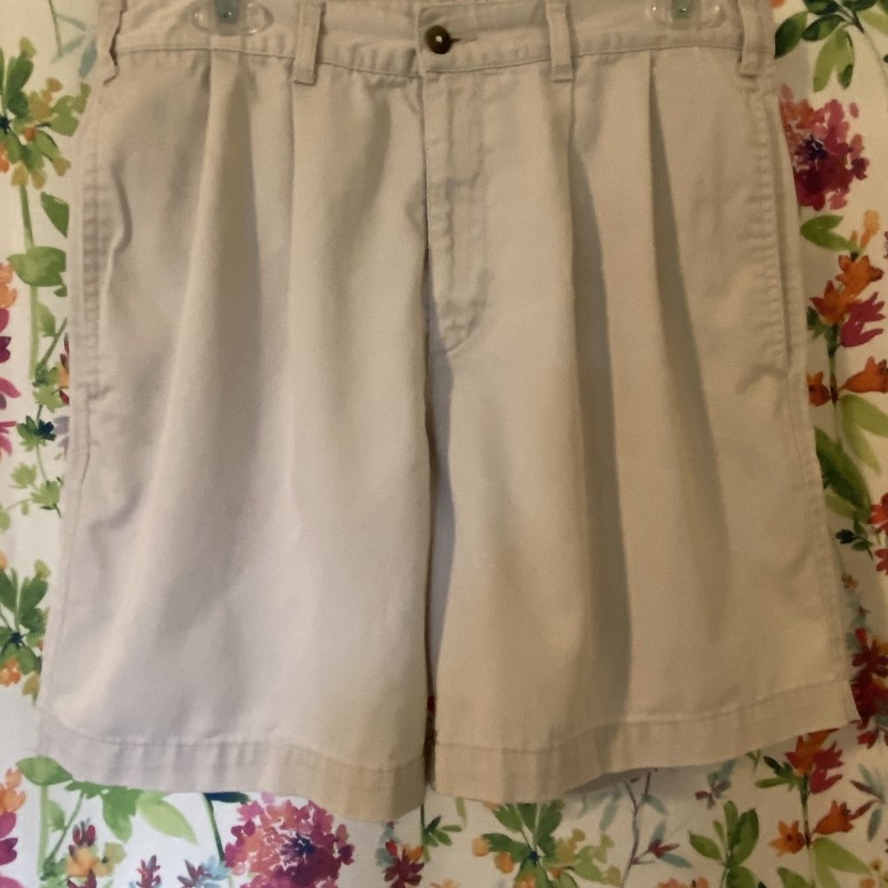 Dockers Khakis Ladies Shorts Sz. 32 waist